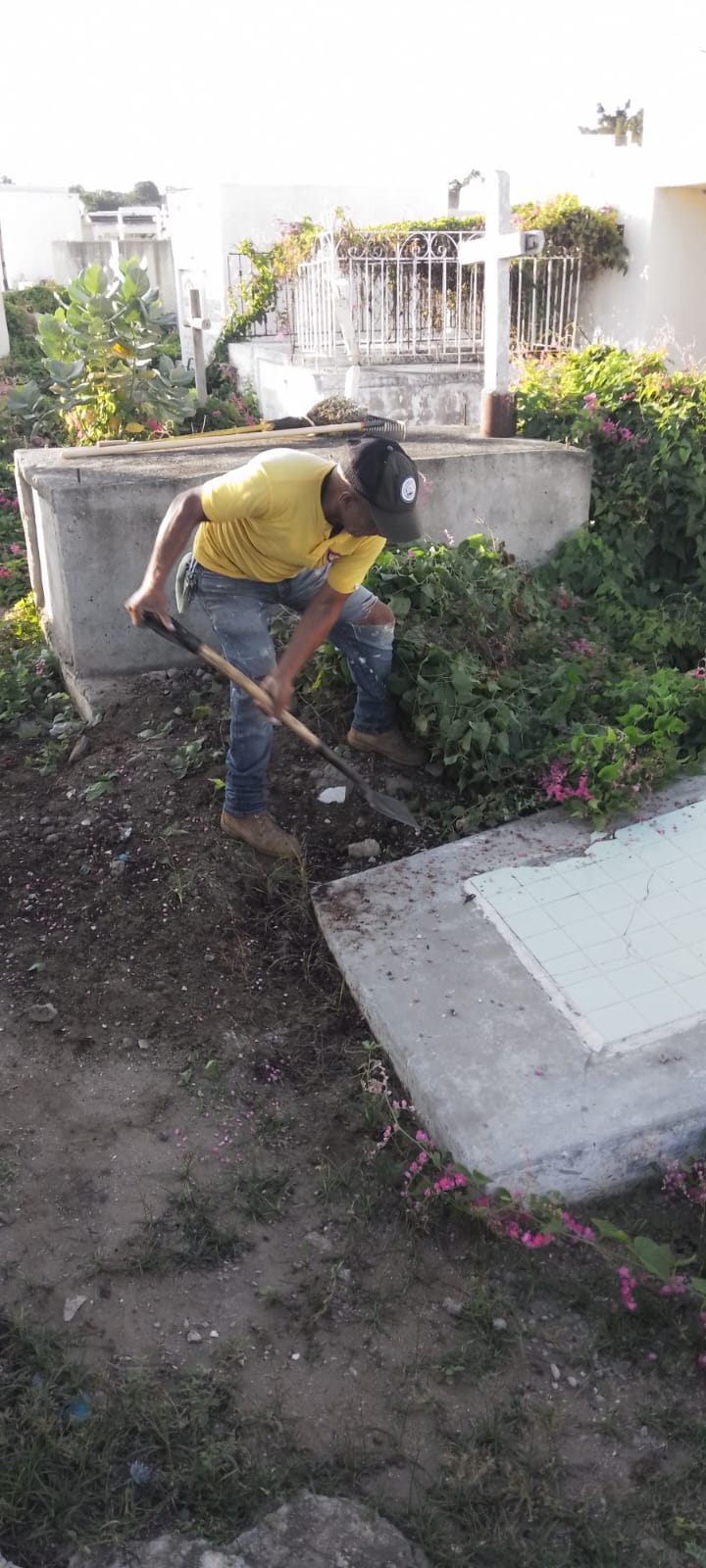 Alcalde Jesús Jerez ordena operativo limpieza Cementerio Montecristi